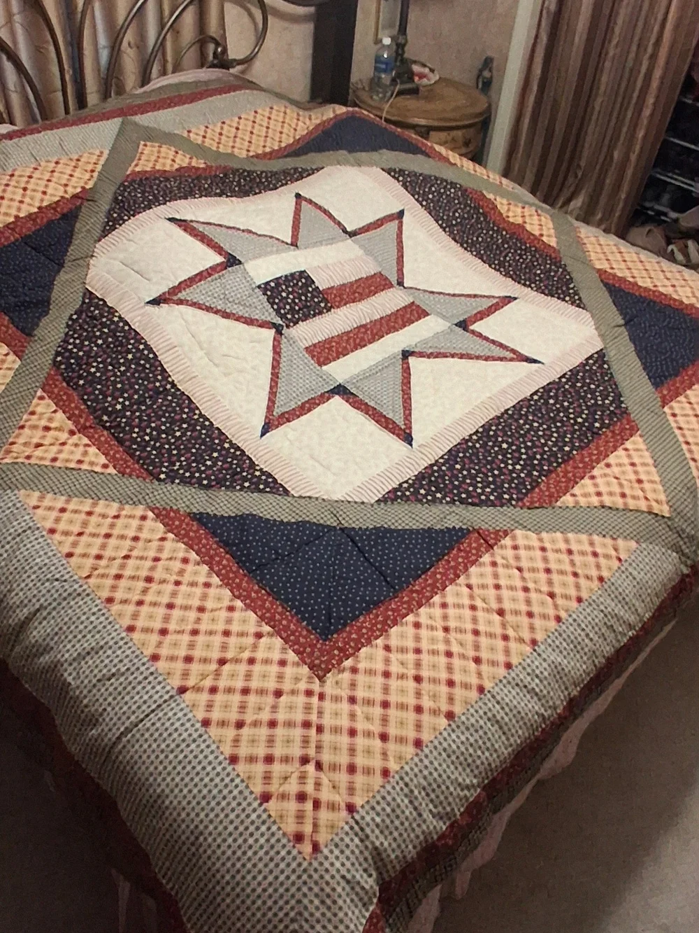 Home Collection Patriotic Star Patchwork Quilt in Red, Blue, Cream